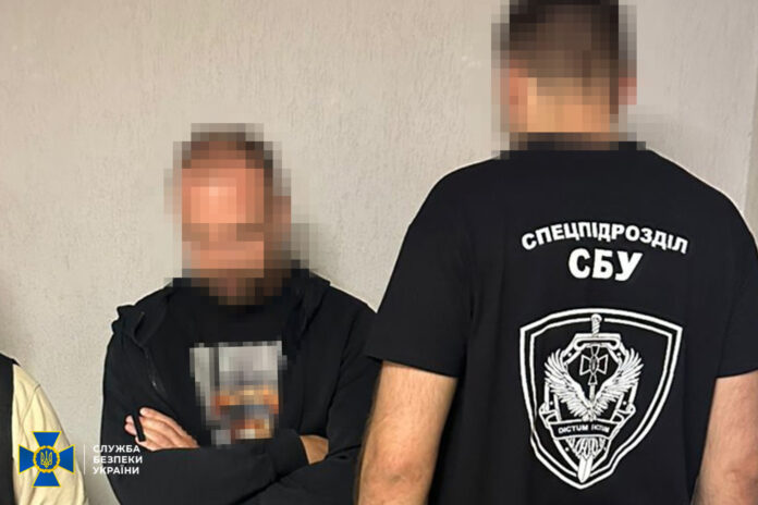 sbu-vykryla-u-kyievi-advokativ-ta-yikhnikh-pomichnykiv-yaki-zaroblialy-na-ukhyliantakh