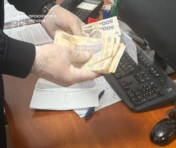 zatrimano-posadovciv-kiyivskoyi-mitnici-4